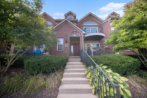 138 W Oakbrook Dr, Ann Arbor, MI 48103