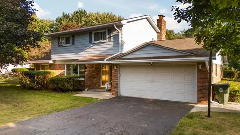 1647 Oneida Trl, Lake Orion, MI 48362