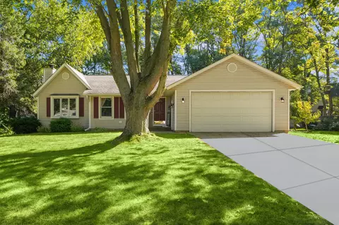 4739 Wildwood Rd, Holland, MI 49423