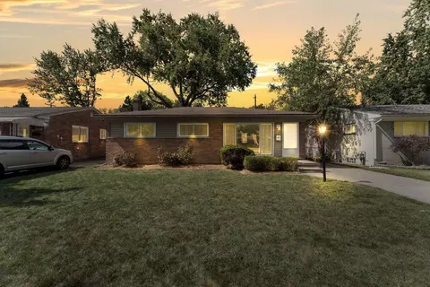 18693 Lexington, Redford, MI 48240