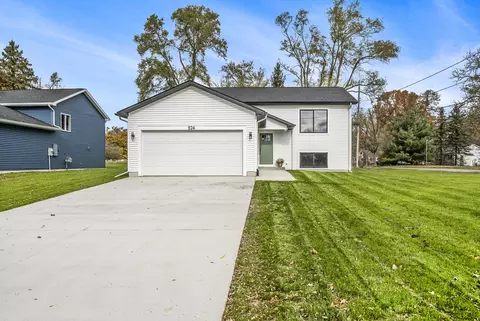 524 Leonard St, Belding, MI 48809