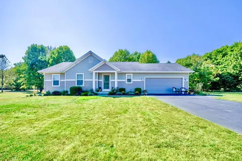 513 Lost Oak Cir, Watervliet, MI 49098