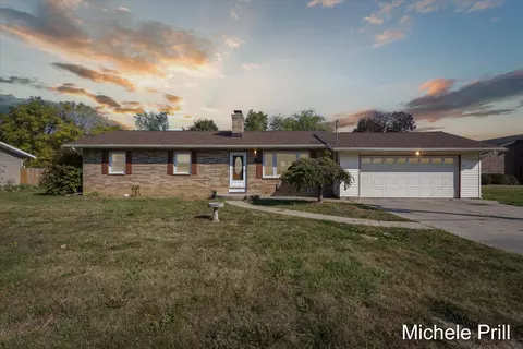 211 E North St, Hastings, MI 49058