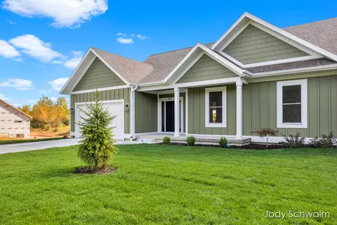 615 Pineview Dr, Belding, MI 48809 photo 3
