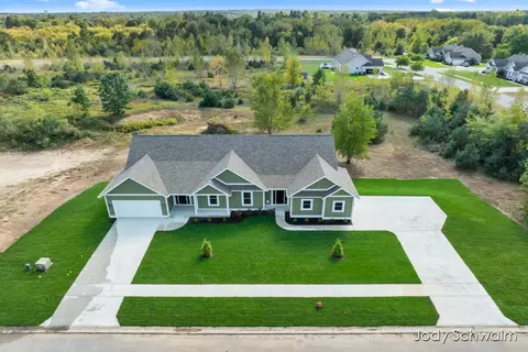 615 Pineview Dr, Belding, MI 48809 photo 39