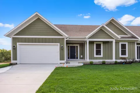 615 Pineview Dr, Belding, MI 48809 photo 2