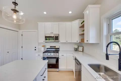 615 Pineview Dr, Belding, MI 48809 photo 17