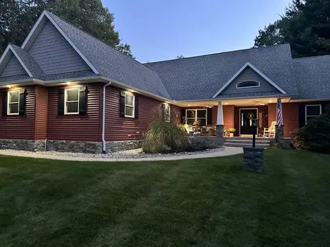 9781 Main St, Canadian Lakes, MI 49346