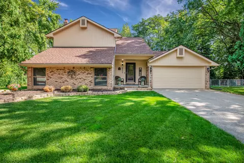 38598 Meeting House Ln, Livonia, MI 48154