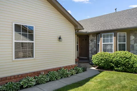 1855 N Kenwyck Dr, Ypsilanti, MI 48198