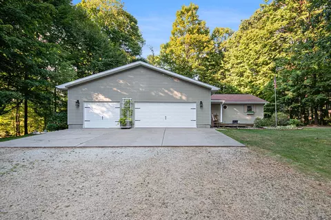 2065 18 Mile Rd NE, Cedar Springs, MI 49319