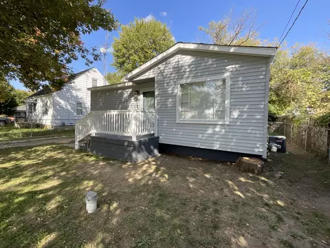 2105 Algonac Dr, Flint, MI 48532 photo 2