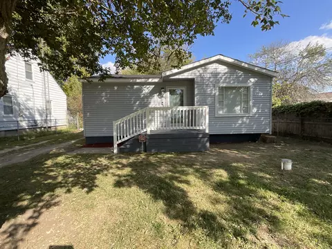 2105 Algonac Dr, Flint, MI 48532