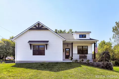 272 E Ash St NE, Cedar Springs, MI 49319