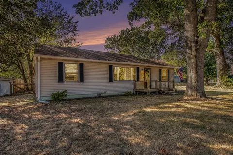 1304 Rose Dr, Niles, MI 49120