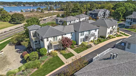 211 Garden Ter #B 11, Douglas, MI 49406