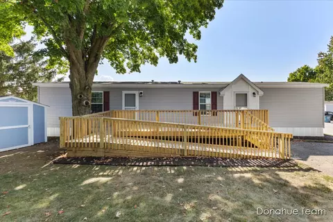 1800 W Main St #86, Lowell, MI 49331