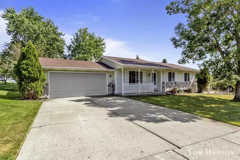 3950 York View Dr NW, Comstock Park, MI 49321