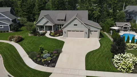 16106 Coventry Ln, Spring Lake, MI 49456
