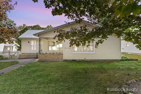 319 Oak St, Sheridan, MI 48884