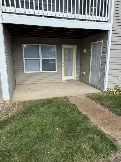 3075 Poplar Crk SE #202, Kentwood, MI 49512