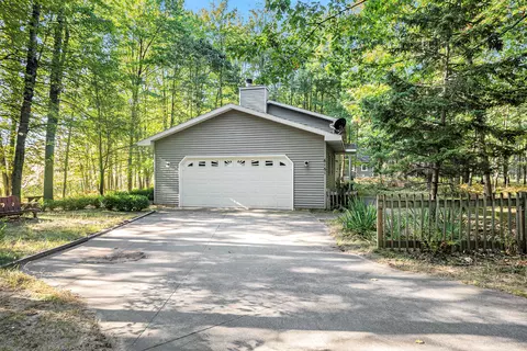 6161 Fox Run Cir, Stanwood, MI 49346