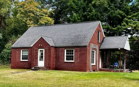 3068 E River Rd, Twin Lake, MI 49457