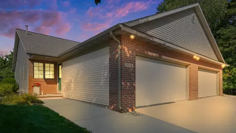 17534 Park Pl Cir, Spring Lake, MI 49456