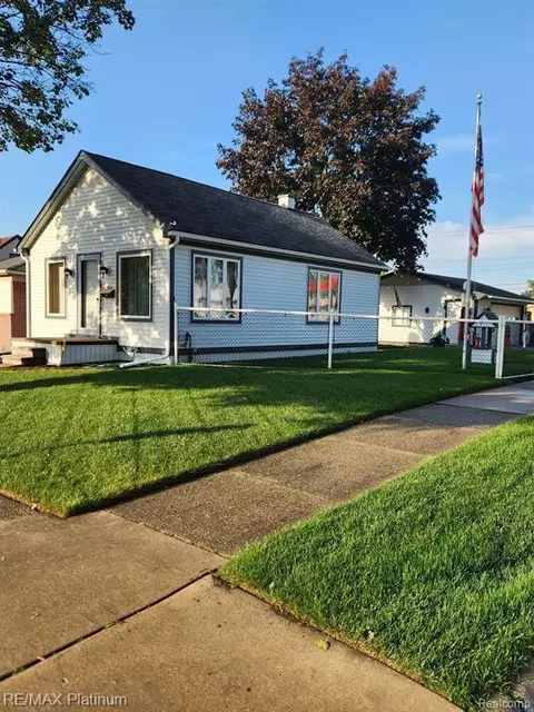 5200 Westpoint St, Dearborn Heights, MI 48125