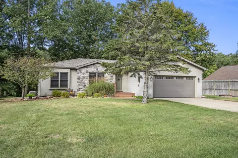 21043 Dana Dr, Battle Creek, MI 49017