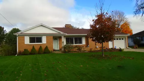 1610 Cascade Ct, Jackson, MI 49203 photo 1