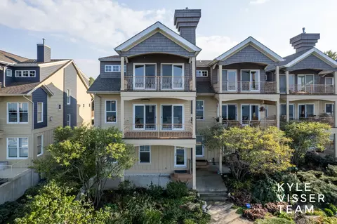 1651 S Shore Dr, Holland, MI 49423
