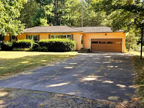 2270 Effie Ln, Niles, MI 49120