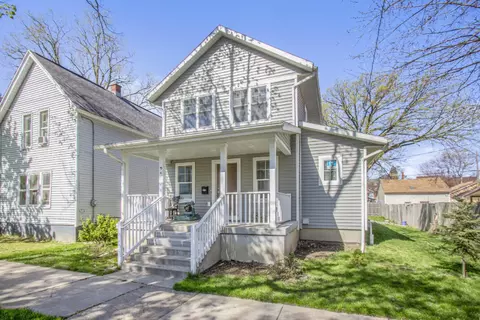 947 Davis Ave NW, Grand Rapids, MI 49504