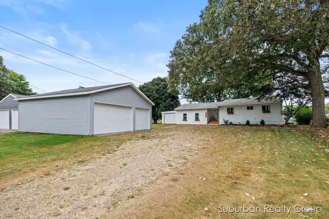 12823 Valley Dr, Wayland, MI 49348