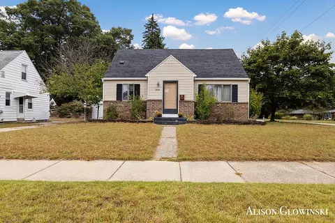 1359 Northlawn St NE, Grand Rapids, MI 49505