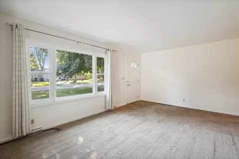 1046 Lowe Dr, Marshall, MI 49068 photo 5