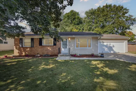 1046 Lowe Dr, Marshall, MI 49068