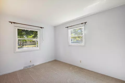 1046 Lowe Dr, Marshall, MI 49068 photo 9