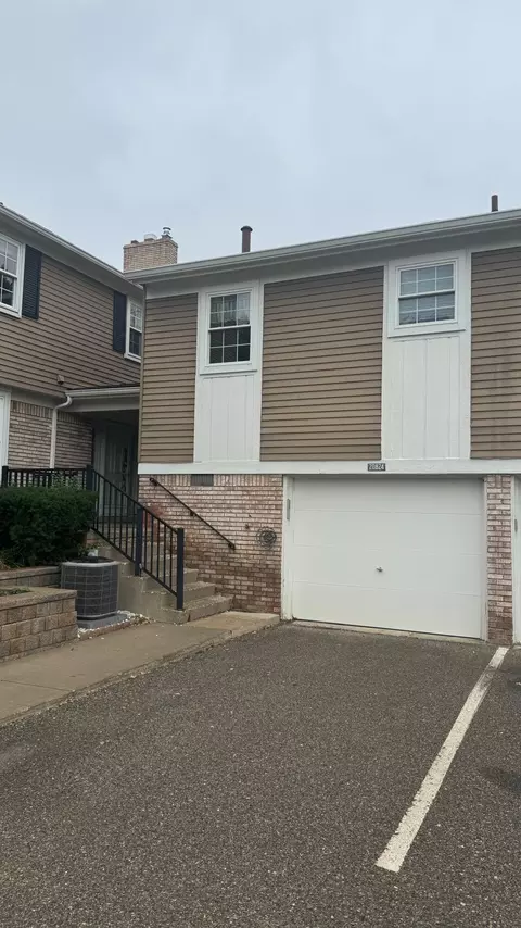 20824 W Glen Haven Cir, Northville, MI 48167