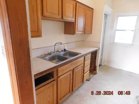 610 Adams St, Jackson, MI 49202 photo 4