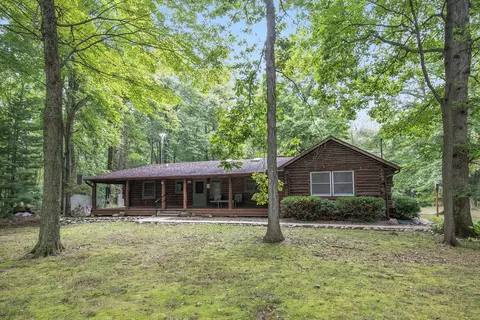 3675 Woods Rd, Leslie, MI 49251