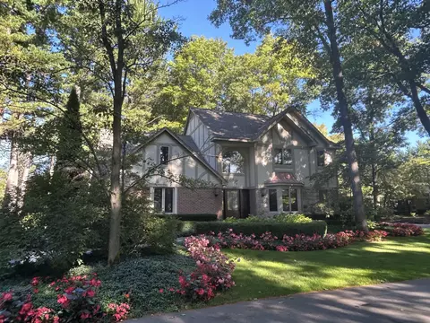 162 Kirksway Ln, Lake Orion, MI 48362