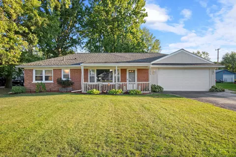 48085 Meadow Ln, Chesterfield, MI 48051
