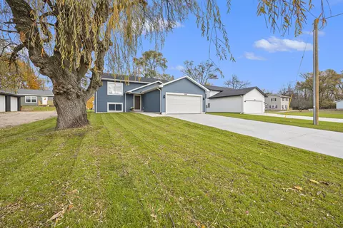 518 Leonard St, Belding, MI 48809 photo 2