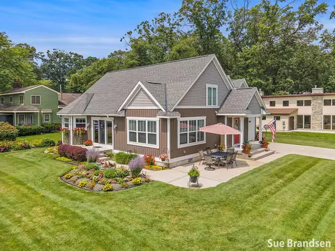 1939 Lake St, Holland, MI 49424