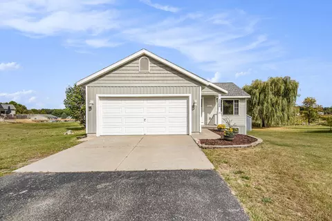 2203 Winston View Dr, Cedar Springs, MI 49319