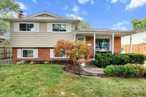 31712 Saint Margaret St, Saint Clair Shores, MI 48082