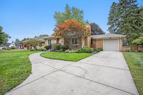 333 Somerset Dr NE, Grand Rapids, MI 49503
