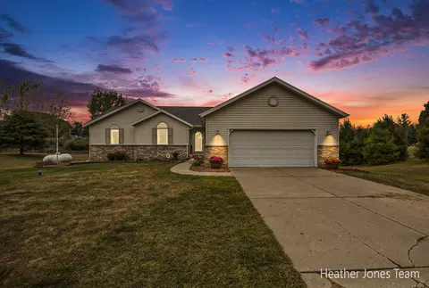 1908 Vining Rd, Greenville, MI 48838